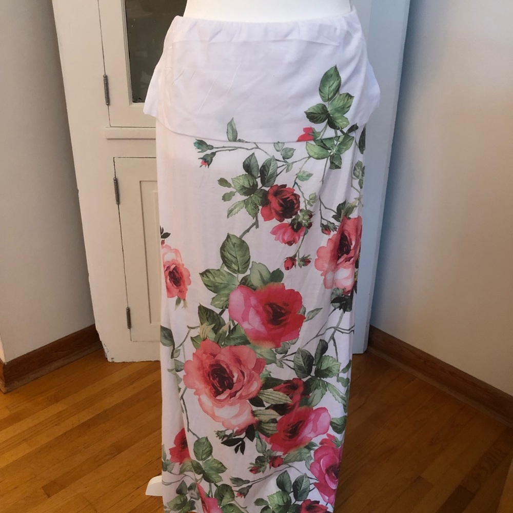 Floral maxi skirt size 3x , never worn.